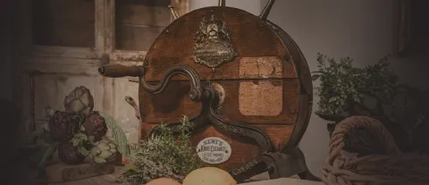 Pulisci-coltelli antico e antiquariato da cucina francese dal catalogo Chez Pluie