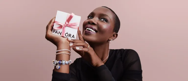Catalogo digitale in negozio di Pandora France creato con Flipsnack